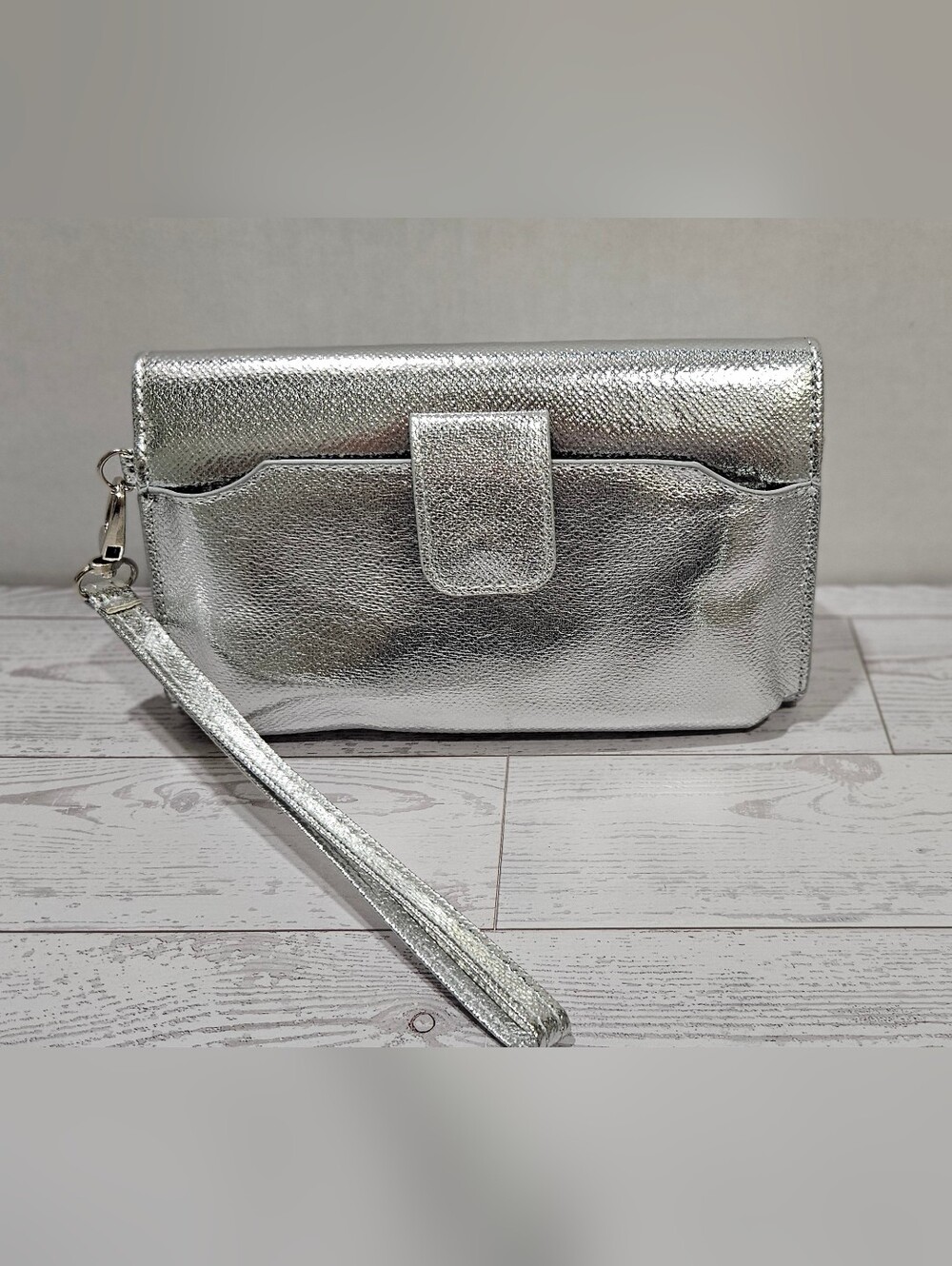 Metallic Silver Women's Clutch Wristlet